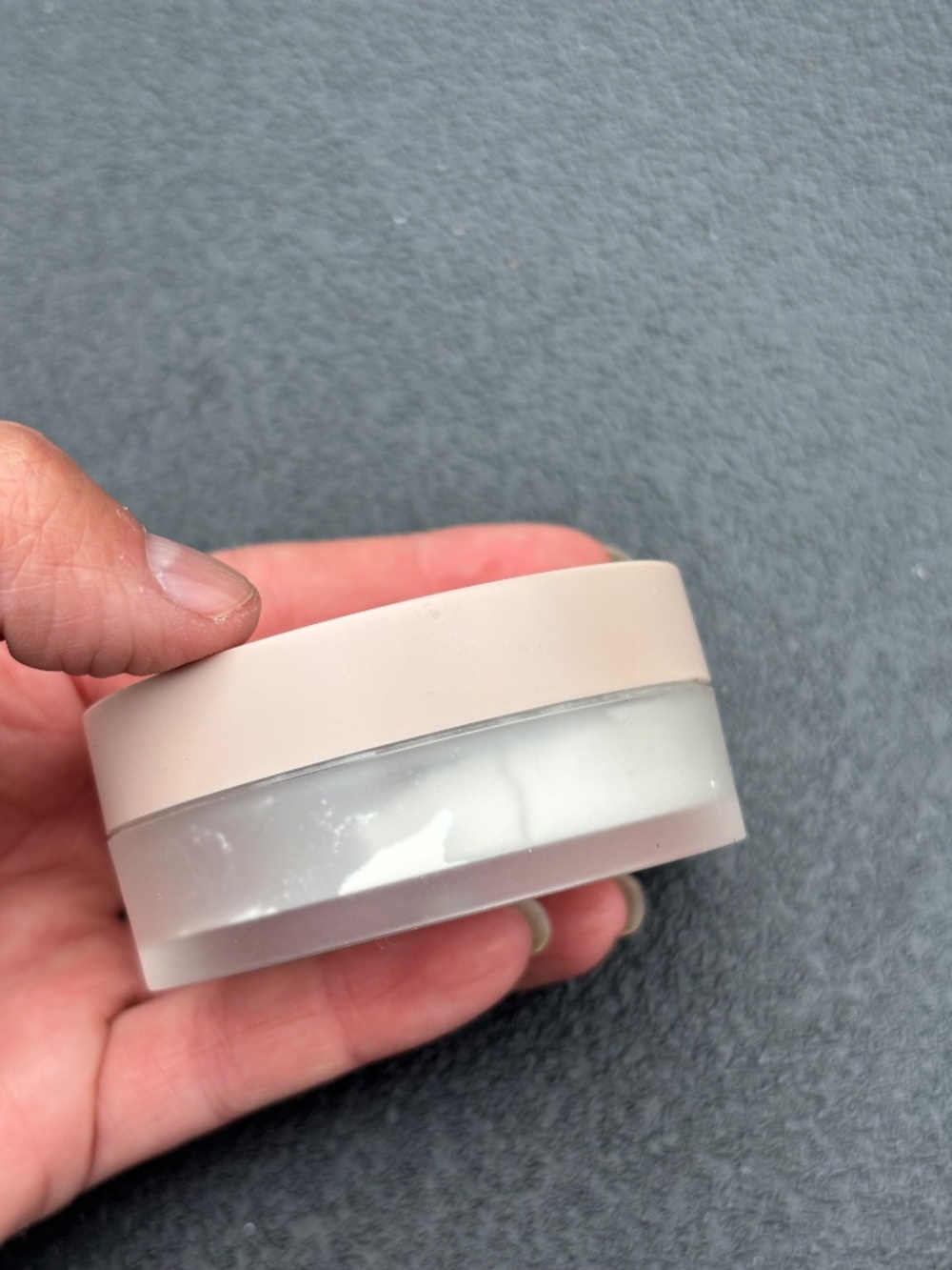 Ilia Soft Focus Setting Powder - Picture 2 of 5